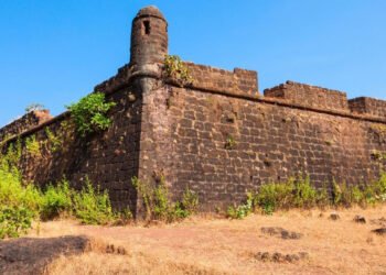 Chapora Fort: The Iconic Hilltop Fortress of Goa
